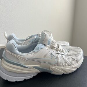 Nike Women's White and Light Blue Athletic Shoes